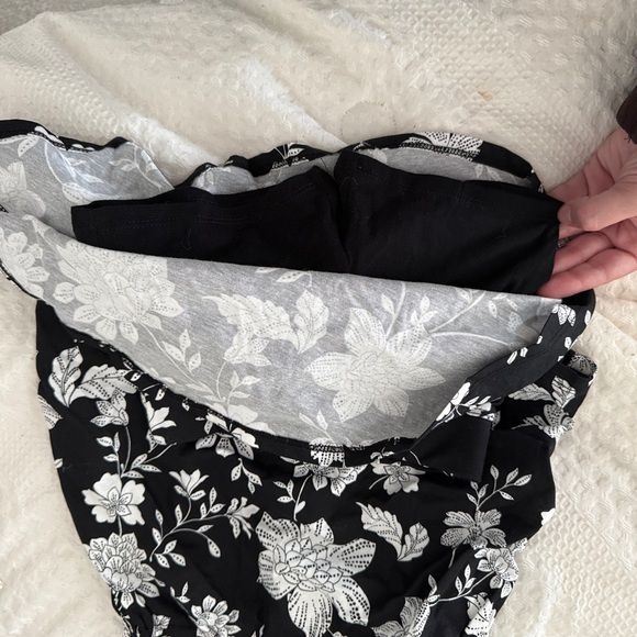 Floral Black and White two piece set with built in shorts! - Picture 6 of 7